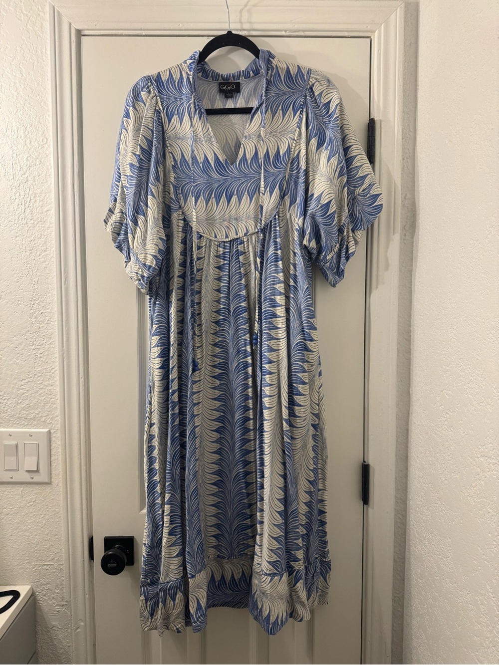 C&C California Blue & White Wave-Print Midi Dress with Puff Sleeves